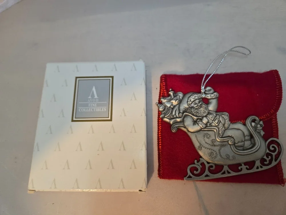 Avon Ornament Christmas 1995 Commemorative Goldtone w/ box and bag